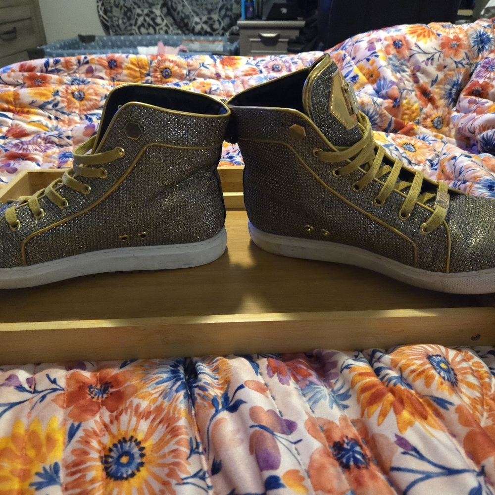 Gold sparkle shoes shine In the sun and light